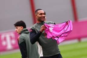 爱游戏平台-关于拜仁慕尼黑发布备战花絮，今夜调整名单，欧冠任务艰巨，赛程密集仍需轮换的信息