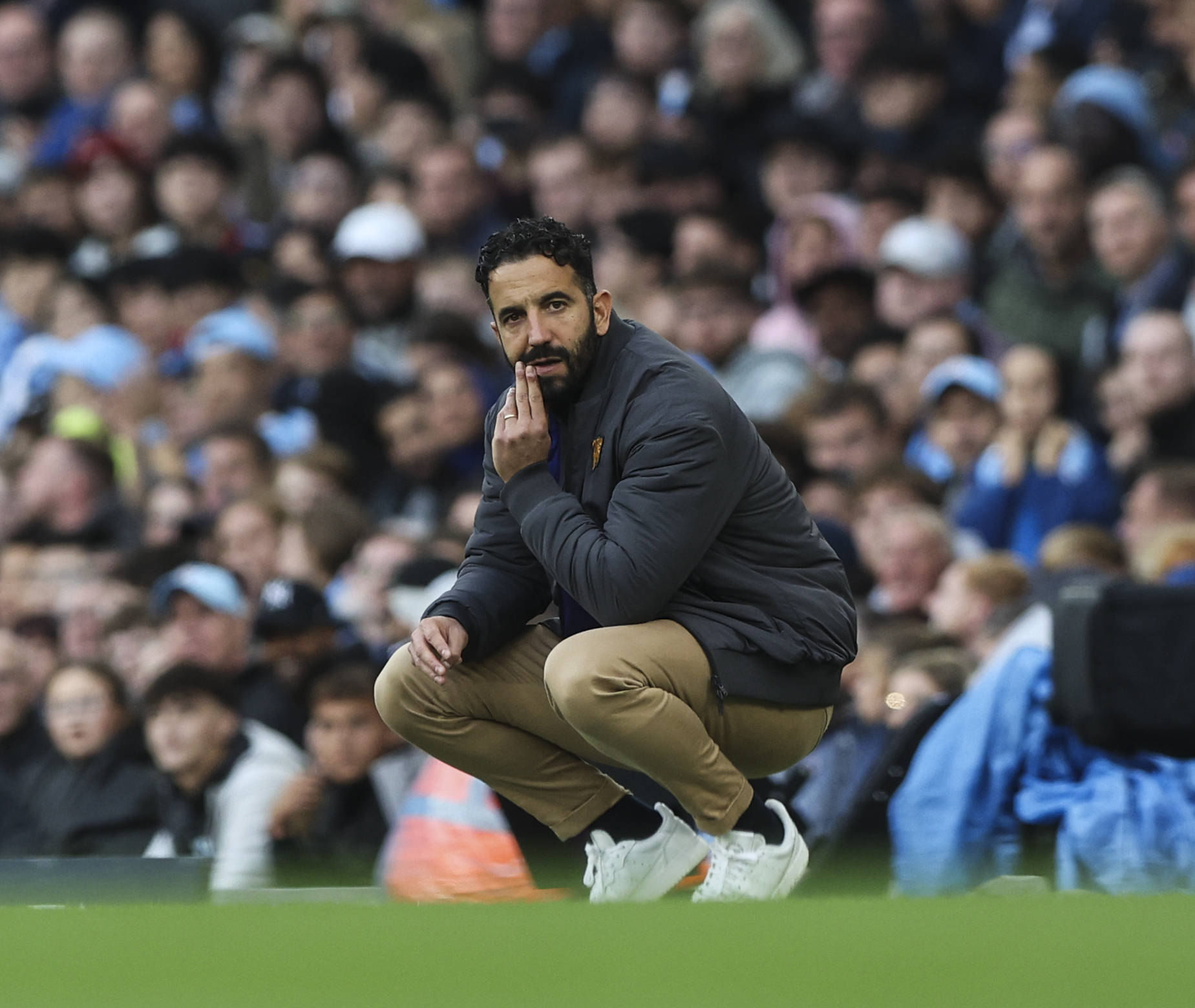 国际比赛日亚冠焦点战，曼联调整名单，压力陡增，训练强度明显提升(曼城今天比赛录像回放)