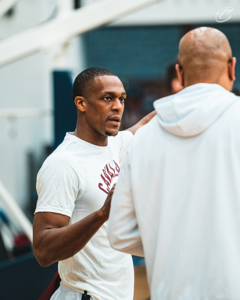 那不勒斯训练开放日，今晨强势反弹引欢呼，亚冠在即，更衣室氛围转暖的简单介绍